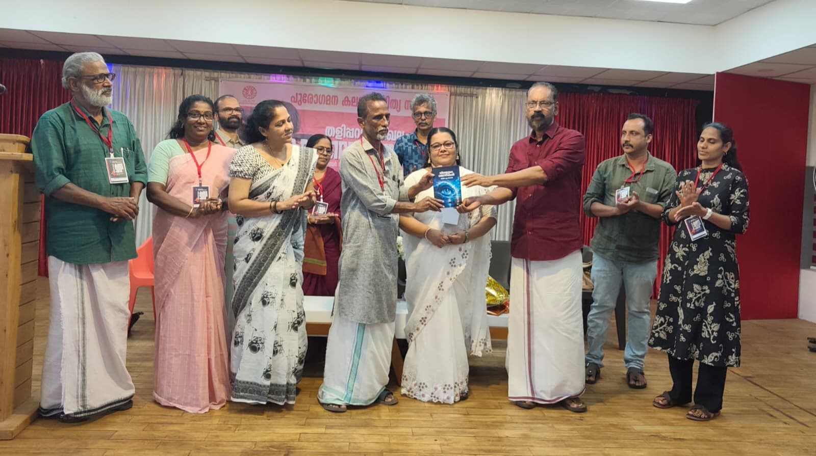 പുകാസ തളിപ്പറമ്പ് മേഖലാ കൺവെൻഷൻ; സ്മിത എം. ബാലന്റെ ‘തിരയുടെ മൊഴികൾ’ കവിതാസമാഹാരം പ്രകാശനം ചെയ്തു