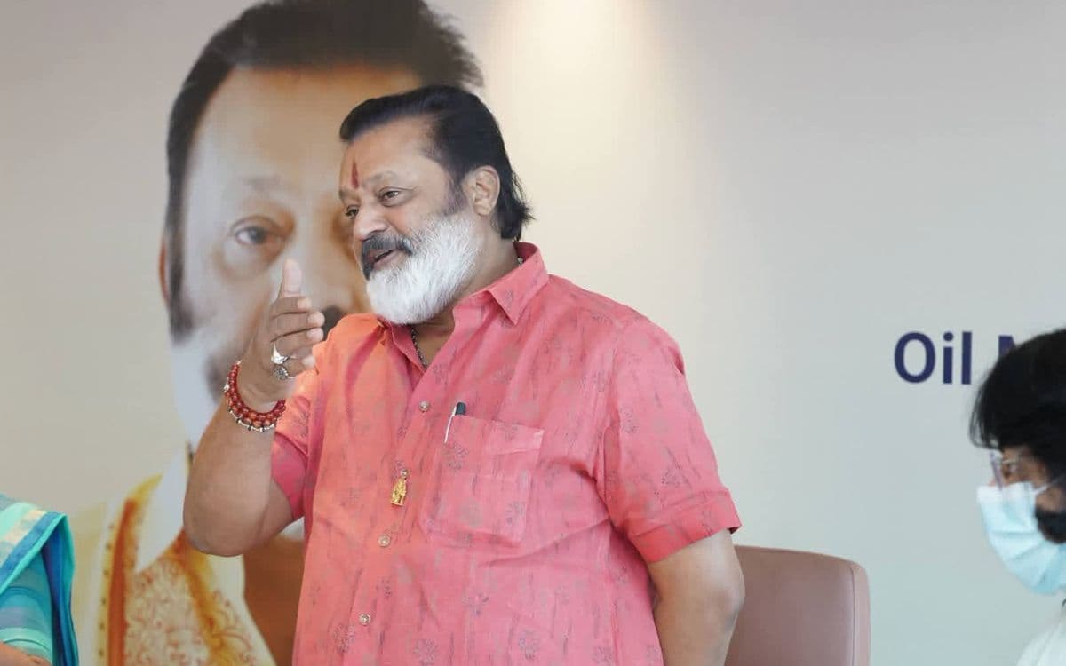 വാഹനങ്ങളുടെ നീണ്ടനിര; പാലിയേക്കരയിലെ മുഴുവൻ ടോൾ ബൂത്തുകളും തുറപ്പിച്ച് സുരേഷ് ഗോപി