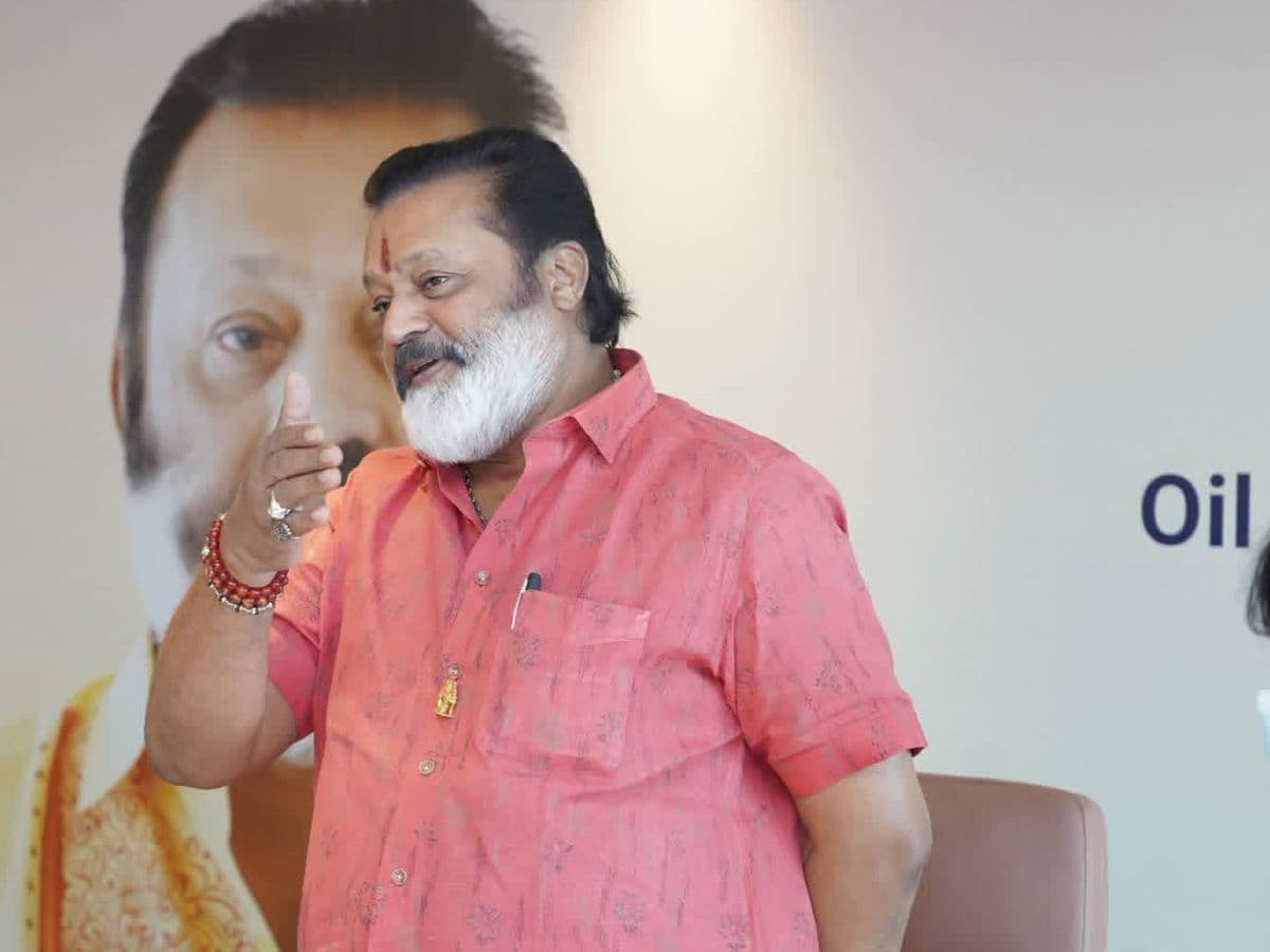വാഹനങ്ങളുടെ നീണ്ടനിര; പാലിയേക്കരയിലെ മുഴുവൻ ടോൾ ബൂത്തുകളും തുറപ്പിച്ച് സുരേഷ് ഗോപി