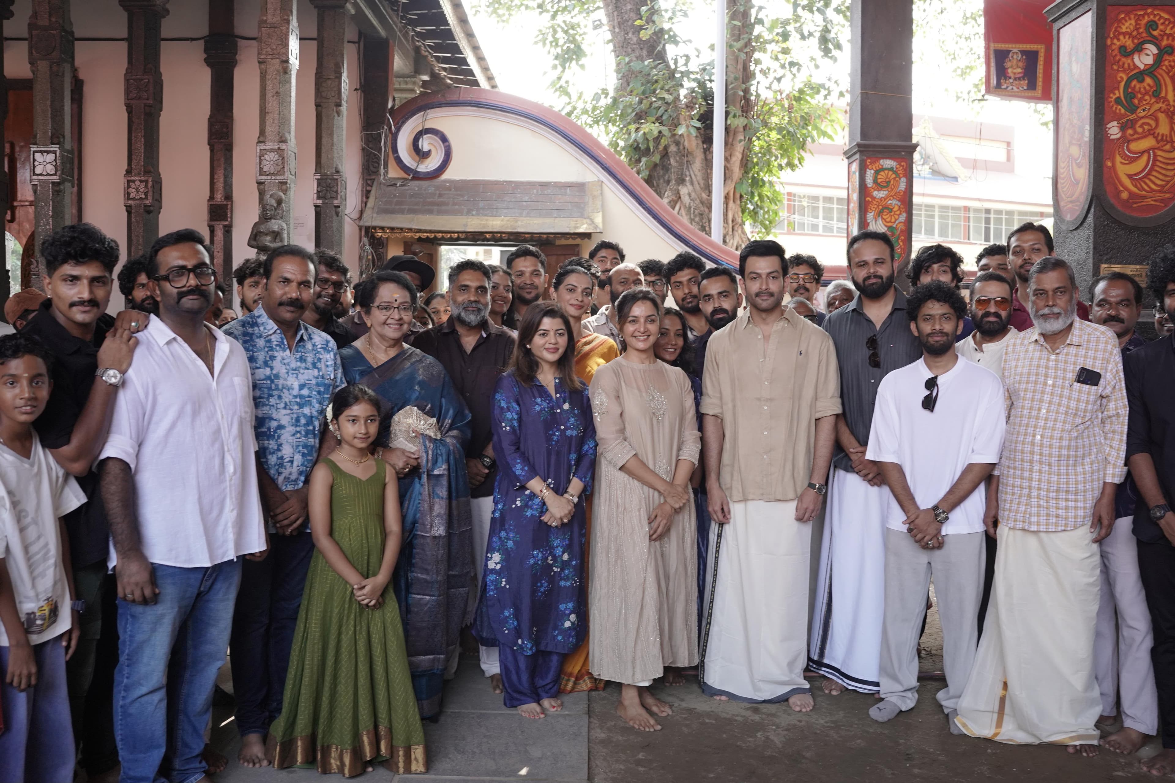 പൃഥ്വിരാജ്–മഞ്ജു വാര്യർ ചിത്രം ‘ഒടിയൻ’ ഒരുങ്ങുന്നു; പൂജാ ചടങ്ങുകളോടെ തുടക്കമായി