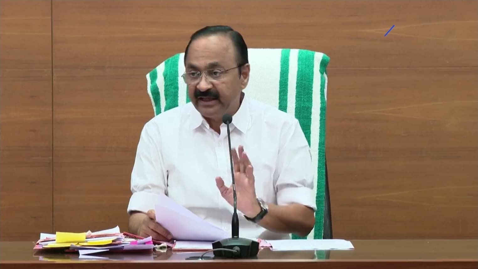 ‘സ്ത്രീകൾ വീട്ടിൽ അടങ്ങിയൊതുങ്ങി ഇരിക്കേണ്ടവരല്ല’; കാന്തപുരത്തിന്റെ പരാമർശത്തെ തള്ളി വി.ഡി. സതീശൻ