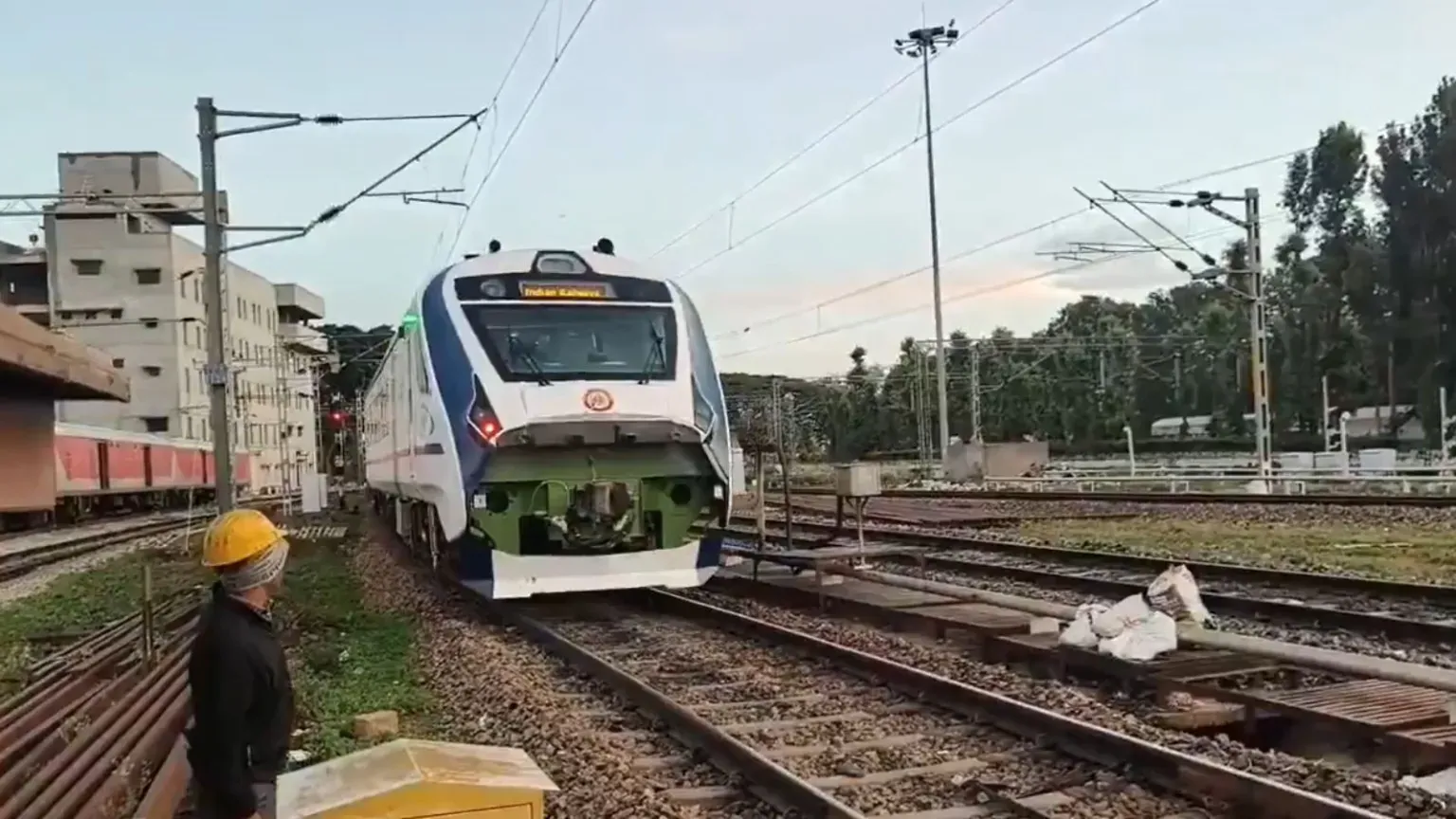 മംഗളൂരുവിൽ അവസാനിപ്പിക്കരുത്; മലബാറിലേക്ക് എത്തണം ബംഗളൂരു–മംഗളൂരു വന്ദേഭാരത്